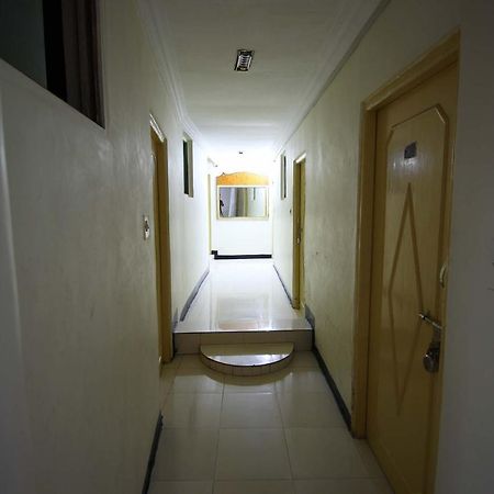Oyo Hotel Blue Diamond Ahmadábád Kültér fotó