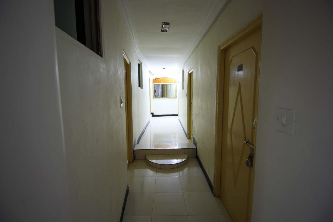Oyo Hotel Blue Diamond Ahmadábád Kültér fotó