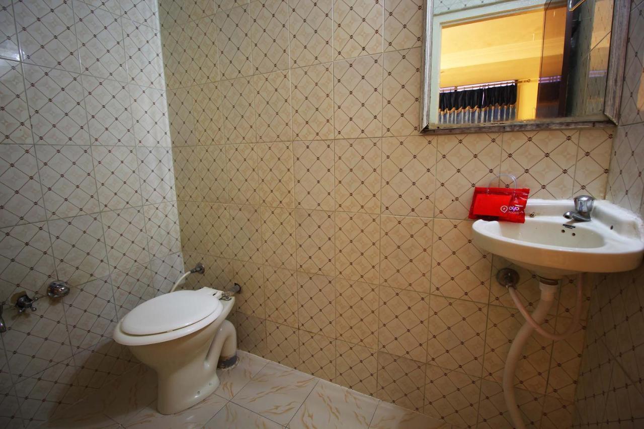 Oyo Hotel Blue Diamond Ahmadábád Kültér fotó