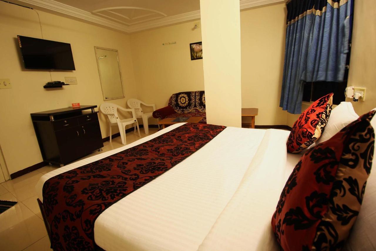 Oyo Hotel Blue Diamond Ahmadábád Kültér fotó